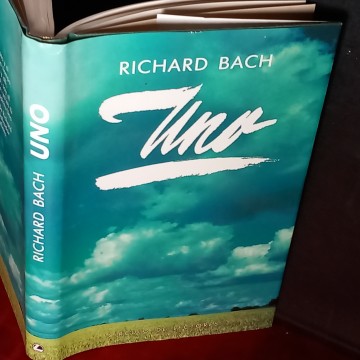 UNO, RICHARD BACH