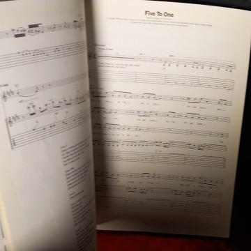 THE DOORS ANTHOLOGY, PARTITURA PARA GUITARRA