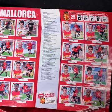 ÁLBUM INCOMPLETO (426 CROMOS) LIGA ESTE 2010-2011.