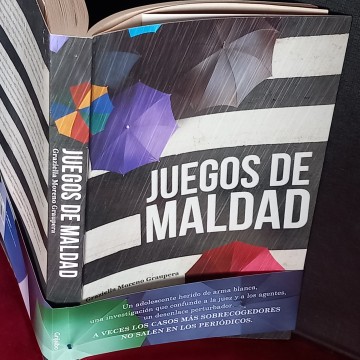 JUEGOS DE MALDAD, GRAZIELLA MORENO GRAUPERA (FIRMADO)