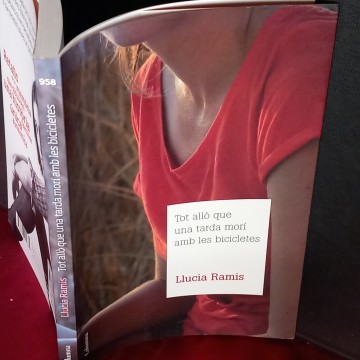 TOT ALLÒ QUE UNA TARDA MORÍ AMB LES BICICLETES, LLUCIA RAMIS.