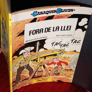 CÒMIC CASAQUES BLAVES 2, FORA DE LA LLEI