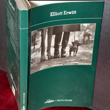 ELLIOTT ERWITT, LA VIDA DE PERRO DE UN FOTÓGRAFO.