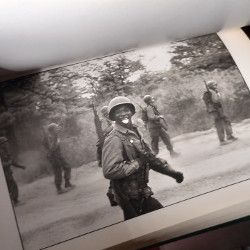 ELLIOTT ERWITT, LA VIDA DE PERRO DE UN FOTÓGRAFO.