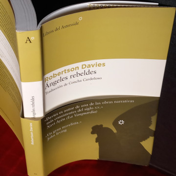 ÁNGELES REBELDES, ROBERTSON DAVIES.
