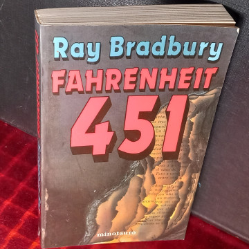 FAHRENHEIT 451, RAY BRADBURY.