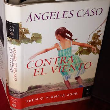 CONTRA EL VIENTE, ÁNGELES CASO.