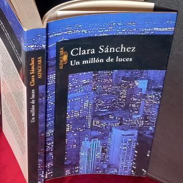 UN MILLÓN DE LUCES, CLARA SÁNCHEZ.