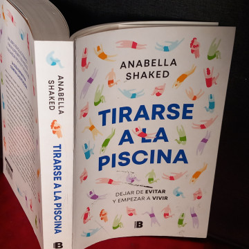 TIRARSE A LA PISCINA, ANABELLA SHAKED.