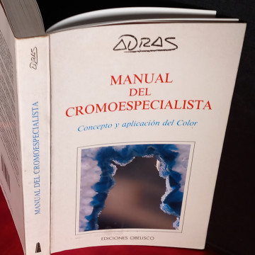 MANUAL DEL CROMOESPECIALISTA: CONCEPTO Y APLICACIÓN DEL COLOR, ADRAS.