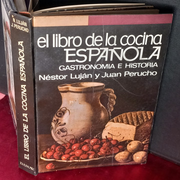 EL LIBRO DE LA COCINA ESPAÑOLA, NÉSTOR LUJÁN Y JUAN PERUCHO.