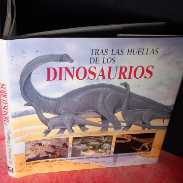 TRAS LAS HUELLAS DE LOS DINOSAURIOS, MICHAEL J. BENTON.
