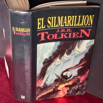 EL SILMARILLION, J.R.R. TOLKIEN.
