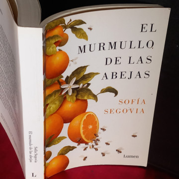 EL MURMULLO DE LAS ABEJAS, SOFÍA SEGOVIA.