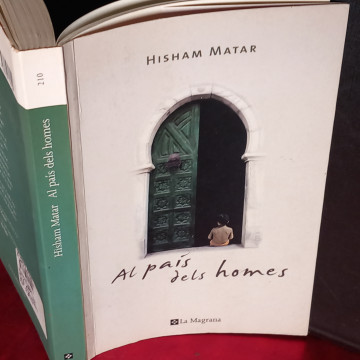 AL PAÍS DELS HOMES, HISHAM MATAR.