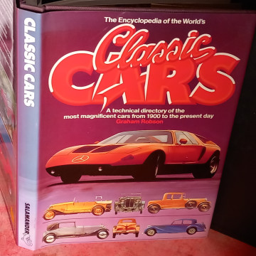 THE ENCYCLOPEDIA OF THE WORLD'S CLASSIC CARS, GRAHAM ROBSON.