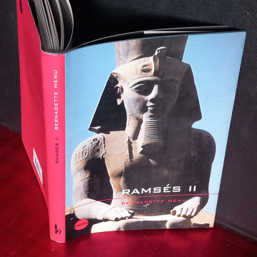 RAMSÉS II, BERNADETTE MENU.