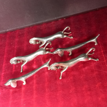 JUEGO DE 4 POSACUBIERTOS EN FORMA DE CABALLOS Y PERROS SALCHICHA