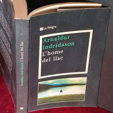 L'HOME DEL LLAC, ARNALDUR IDRIDASON