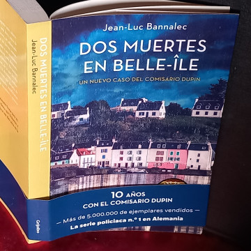 DOS MUERTES EN BELL-ILE, JEAN-LUC BANNALEC.