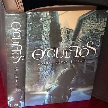 OCULTOS, JORDI SIERRA I FABRA.