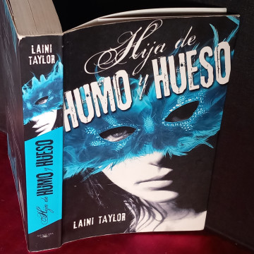 HIJA DE HUMO Y HUESO, LAINI TAYLOR.