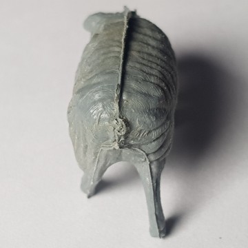 Antigua oveja miniatura juguete gris