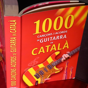 1000 CANÇONS I ACORDS DE GUITARRA EN CATALÀ.
