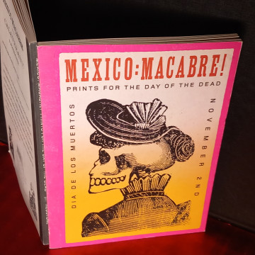 LIBRO CON POSTALES DE CALAVERAS, DÍA DE LOS MUERTOS, MÉXICO MACABRO.
