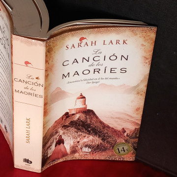 LA CANCIÓN , SARAH LARK. LOS MAORÍES