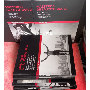 LOTE 21 NÚMEROS MAESTROS DE LA FOTOGRAFÍA.