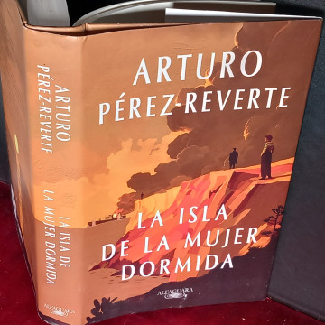LA ISLA DE LA MUJER DORMIDA, ARTURO PÉREZ REVERTE