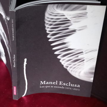 LUZ QUE SE ESCONDE, MANEL ESCLUSA.