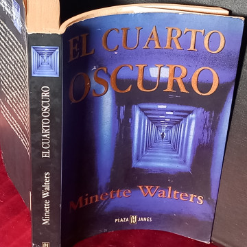 EL CUARTO OSCURO, MINETTE WALTERS.