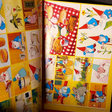 EL LIBRO DE LISA, ÁLBUM VACÍO CON COLECCIÓN DE CROMOS SIN PEGAR.