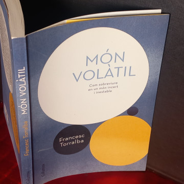 MÓN VOLÀTIL, FRANCESC TORRALBA.