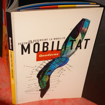 QUADERNS D'ARQUITECTURA I URBANISME 218 REPENDANT LA MOBILITAT.