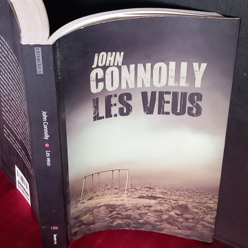 LES VEUS, JOHN CONNOLLY.
