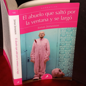 EL ABUELO QUE SALTÓ POR LA VENTANA Y SE LARGÓ, JONAS JONASSON.
