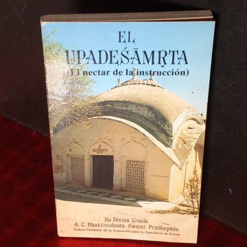 EL UPADESÁMRTA, EL NECTAR EDE LA INSTRUCCIÓN, SWAMI PRABHUPADA.