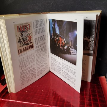 La ópera enciclopedia del arte lírico, Aguilar 1980.
