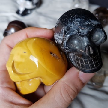 60 € Lote calaveras de piedra pulida 16 unidades