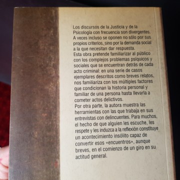 Breves encuentros con delincuentes, Teresa Pont amenos