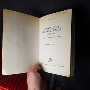Constitucions, partits i autonomies, Jordi Xifra
