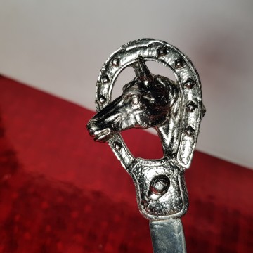 Antiguo cuchillo abrecartas cromado con caballo herradura, jockey