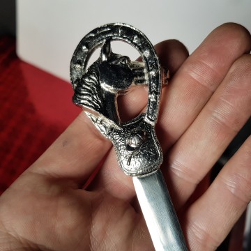 Antiguo cuchillo abrecartas cromado con caballo herradura, jockey