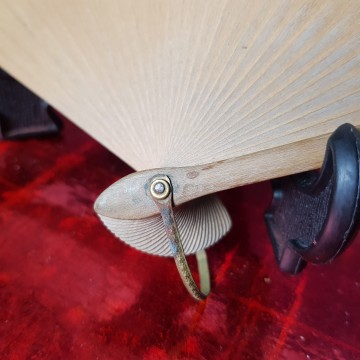 Antiguo abanico varillaje de madera país de tela pintado a mano