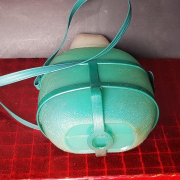 Cantimplora de kiosco de plástico años 70 color verde